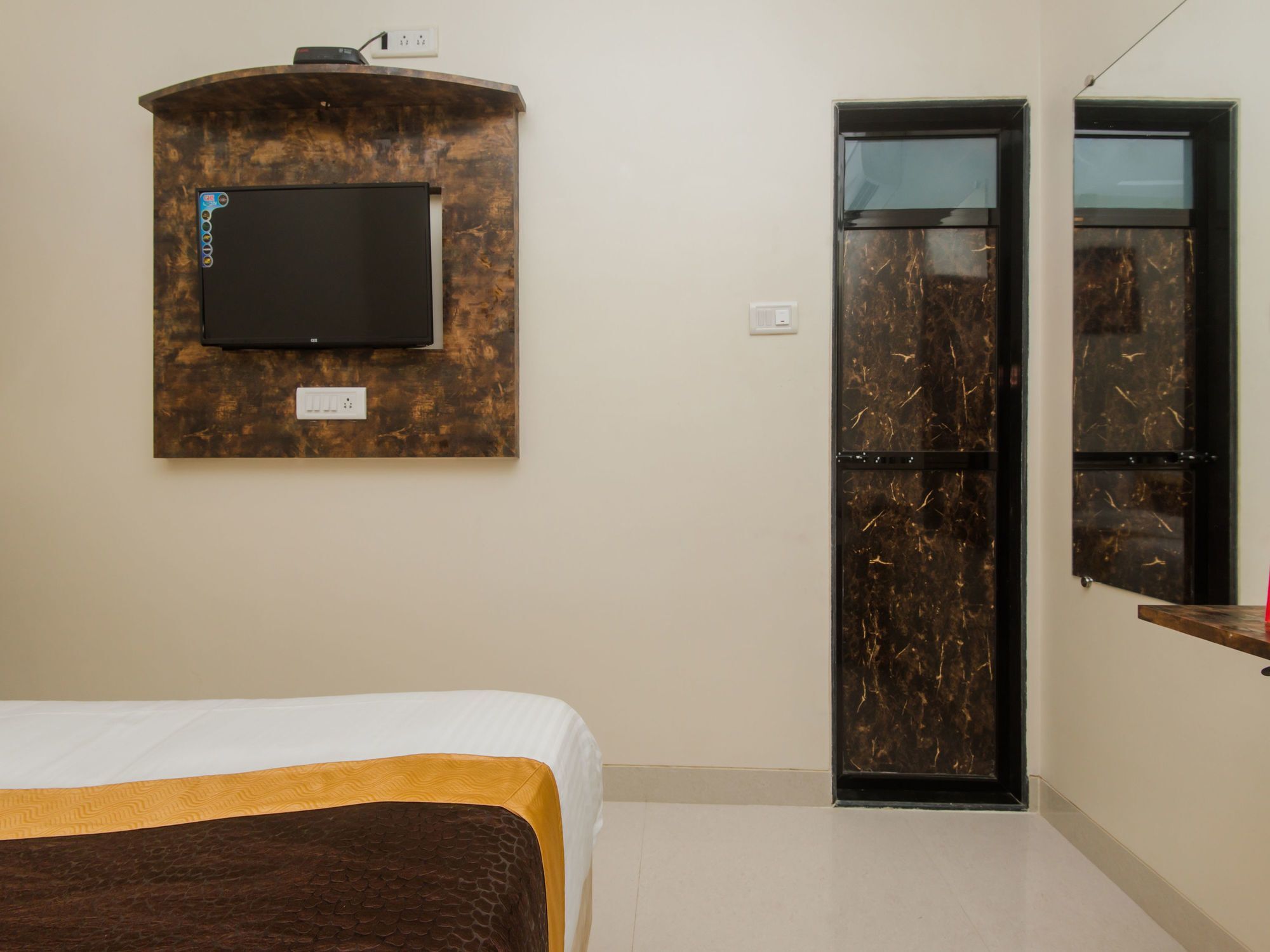 Fabexpress Embassy Grand - Nr Bkc Hotel Mumbai Exterior photo